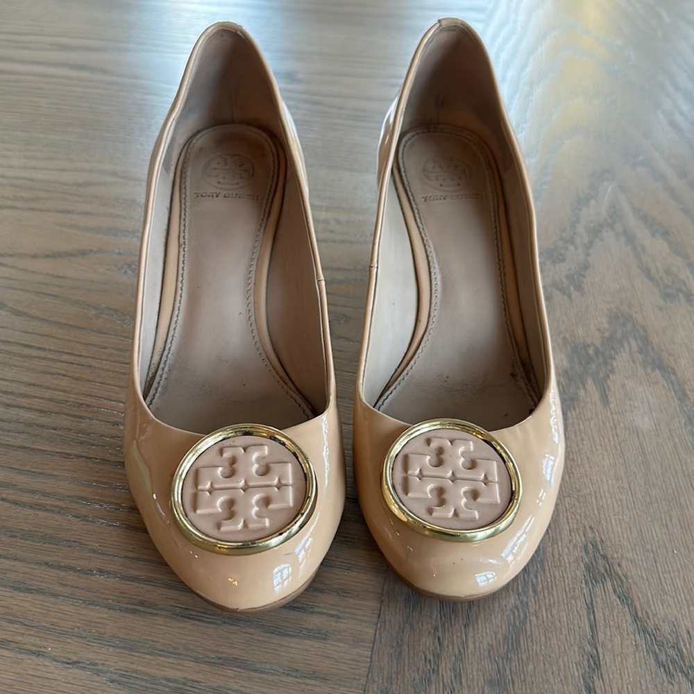 Tory Burch Patent Nude/Tan Wedge Pumps with Gold Logo